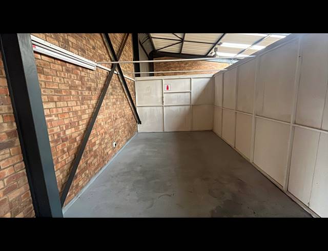 500M² WAREHOUSE TO LET IN SPARTAN